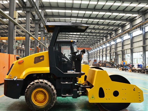 Road roller